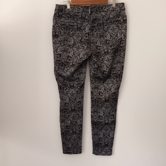 Two By Vince Camuto SKinny  Floral Pants - Picture 4 of 6